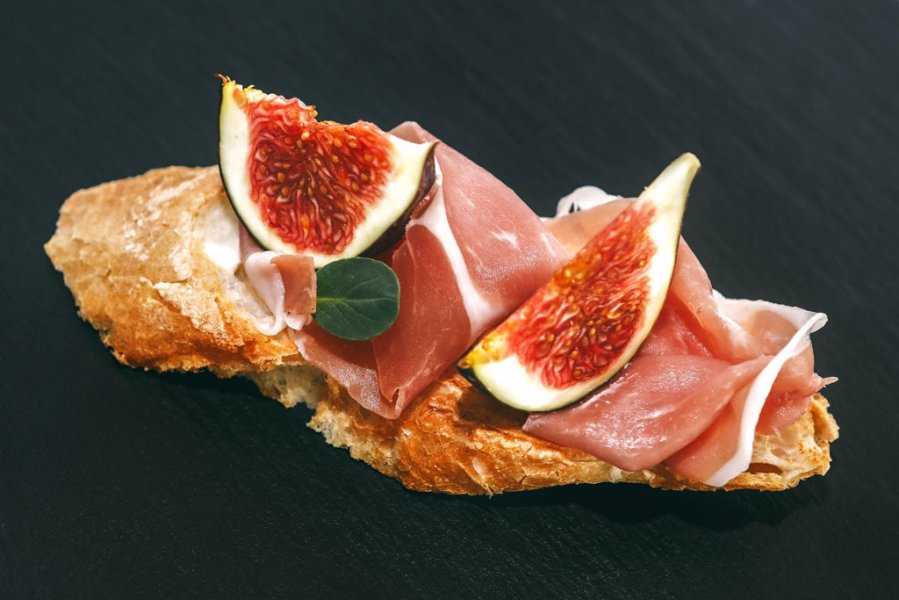 Bruschetta with Prosciutto di Parma and fig